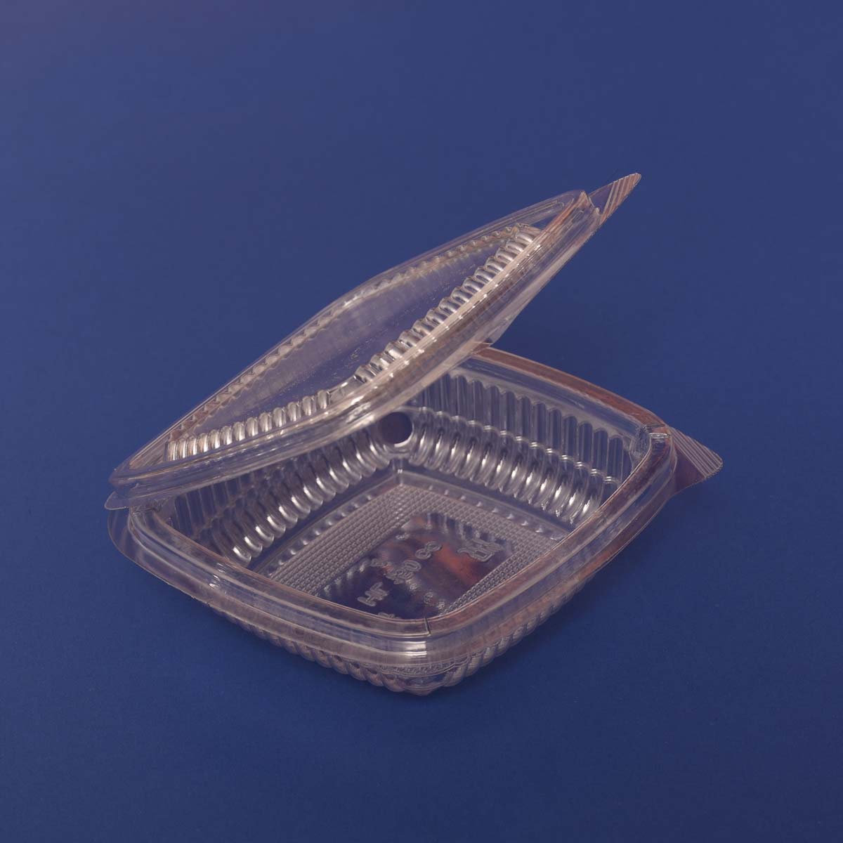 Plastična ambalaža za hranu pogodna je za pakovanje mlakih gotovih jela temperature do 60 stepeni celzijusa, ali se može koristiti i za pakovanje hladne hrane poput suhomesnatih proizvoda, sireva, kajmaka, masti, pa čak i voća i povrća. Yugosac PET posuda 150ml.jpg