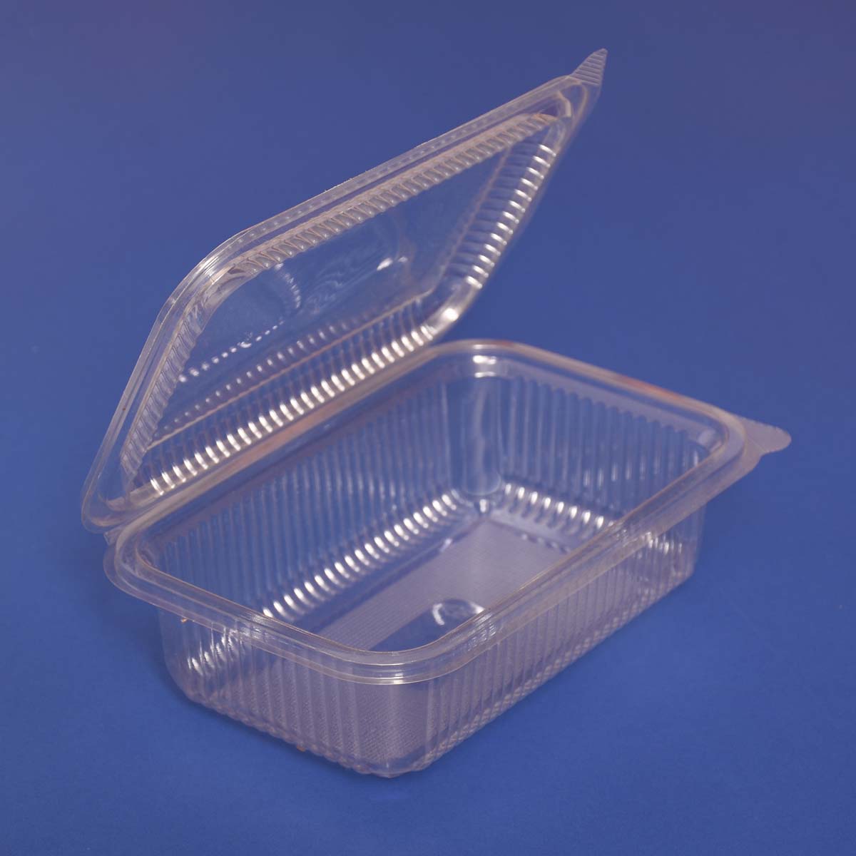 Plastična ambalaža za hranu pogodna je za pakovanje mlakih gotovih jela temperature do 60 stepeni celzijusa, ali se može koristiti i za pakovanje hladne hrane poput suhomesnatih proizvoda, sireva, kajmaka, masti, pa čak i voća i povrća. Yugosac PET posuda 750ml.jpg
